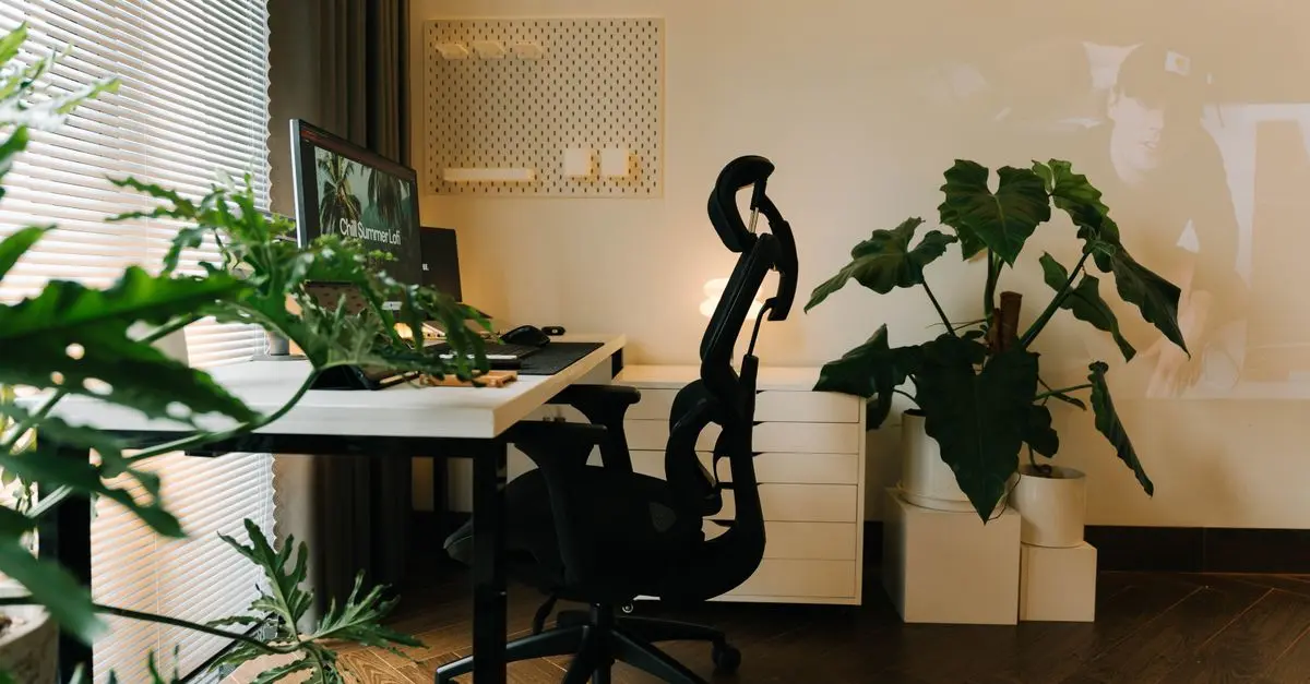 Comment optimiser l'éclairage au bureau pour une meilleure ergonomie