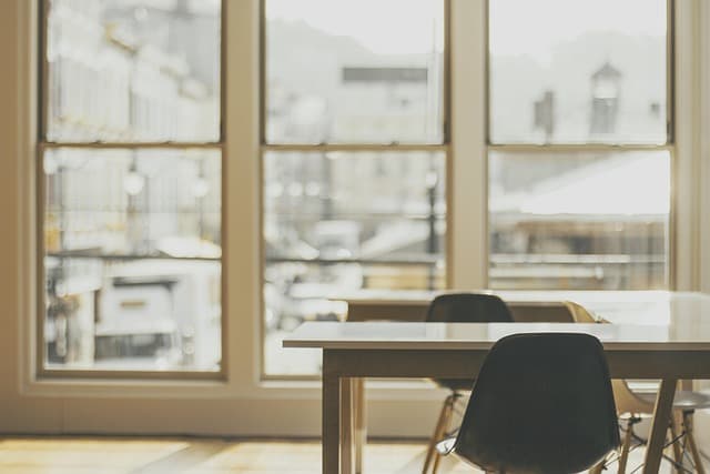 Comment choisir le mobilier ergonomique adapté à votre bureau